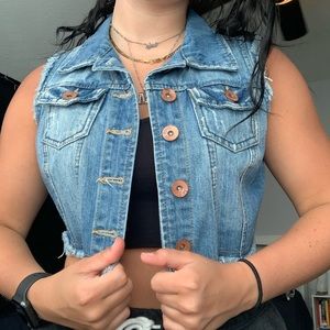 *NEVER BEEN WORN* Medium wash denim vest